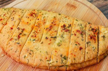 No Yeast Garlic Bread Recipe in Lock-Down | Eggless & Without Oven | Snack Recipe | Toasted