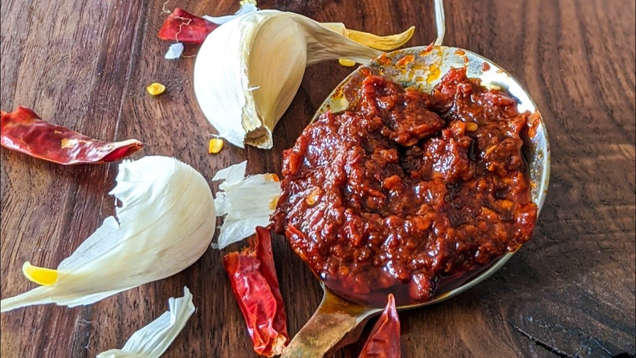 How to Make Extra Spicy Garlic Chili Oil Hot Sauce Recipe (Tibetan