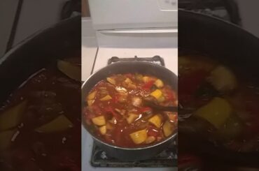 Cooking Ground Beef and Veggie Chili Gor Dinner