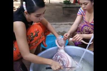 Cooking head of pig with chili sauce recipe