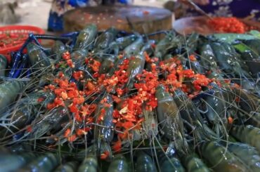 Yummy cooking shrimp grilled with chili recipe   Natural Life TV