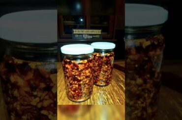 HOMEMADE CHILI-GARLIC SAUCE // How to make Chili-Garlic Sauce // Homemade Easy Asian Recipe