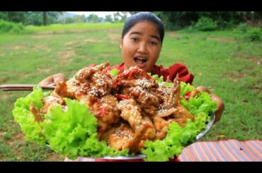 Cooking Curry Chicken Wings with Chili recipe By village & Cooking life