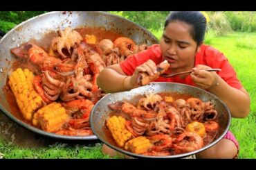 Amazing Cooking Curry Squid with Prawns and Chili recipe By village & Cooking life