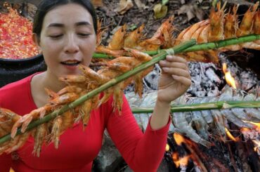 Survival skills : Grilled shrimp eat with hot chili sauce for lunch in forest