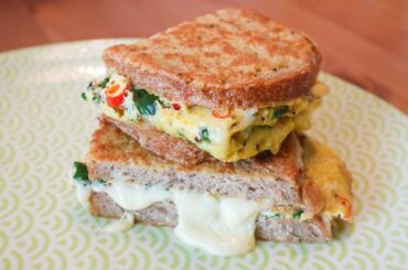 CHEESY EGG TOAST! Chili Cheese Egg Sandwich| Easy Breakfast Recipe