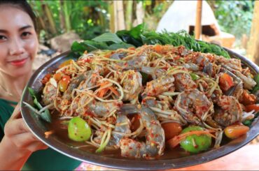 Tasty shrimp salad with papaya and chili recipe