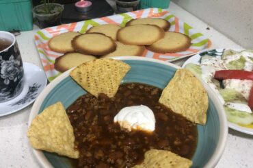 Easy $1 Meal-Canned Chili & Hamburger Soy Meat-Salad & Tea & Welsh White Cookies