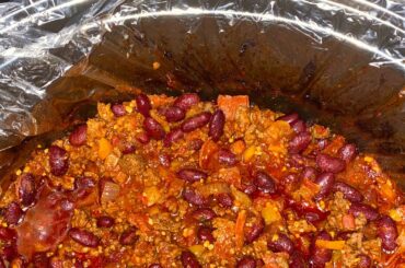 Cook with me- Pizza Chili! Crockpot recipe!