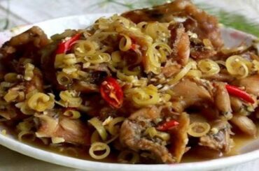 Braised duck with lemongrass and chili