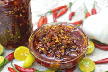 BEST CHILI GARLIC OIL | HOW TO MAKE CHILI GARLIC OIL | EASY ASIAN RECIPE