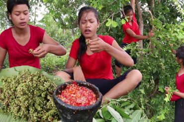 Mouth watering food: Sour fruit Vs Hot salt chili I like to eat - My Natural Food ep 48