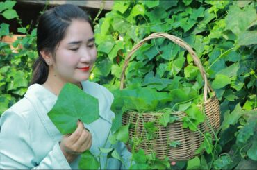 Find some ivy leaves for cooking a recipe | Sros Yummy Cooking Vlogs