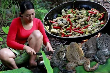 Easy food recipe: Testy frog cooking with plant pea eggplants and red chili in jungle