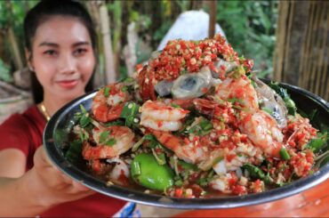 How to make shrimp salad with chili sauce