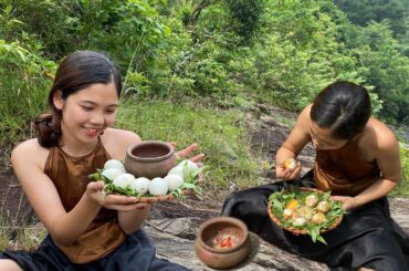 Survival skills - Boiled duck eggs dipped in salt and pepper chili delicious