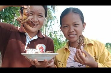 Delicious with fried chicken head and vegetables, chili sauce