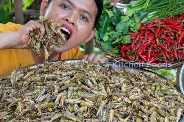 Delicious Cooking Locust Recipe - Deep Fried Crispy Grasshopper with Spicy Chilli in Village