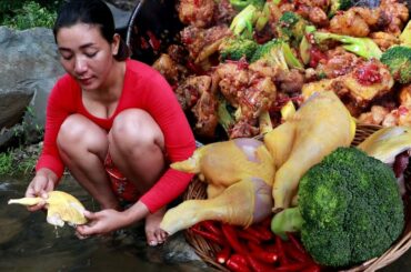 Tasty Stir Fry chicken tight hot spicy chili with cauliflower delicious in wild