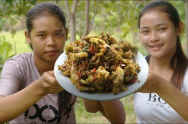 Awesome Cooking! two beautiful girls cooking big chicken with chili recipe - Life Eating Style