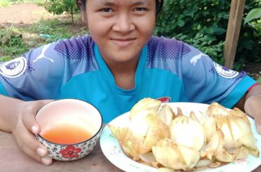 Fried onion, chili powder, sweet and spicy, delicious, do you want to try it?