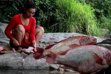 Cooking red fish spicy chili soup recipe eaten delicious in wild