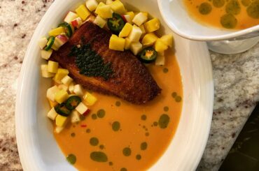 [Homemade] Spice-rubbed tilapia with apple/mango/thai chili salsa in a thai-spiced prawn & coconut bisque split with cilantro/thai basil oil.
