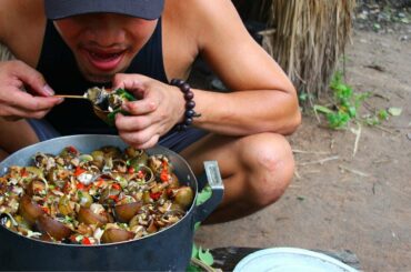 Cooking Snail bbq recipe - Cooking mukbang snail eating with Hot Chili Sauce so yummy
