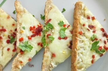 Chili Cheese Toast | 5 min Breakfast or Snack Recipe | Bread recipe | Garlic chili cheese Toast