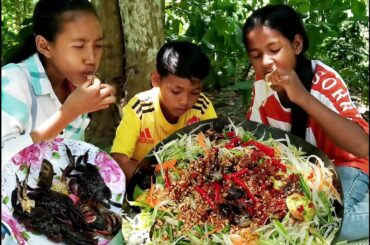 Eating Crab with vegetables Chili peppers-sila jevin