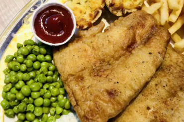 Fish & Chips with Cheesy Garlic Bread, Green Peas & Tartar Sauce