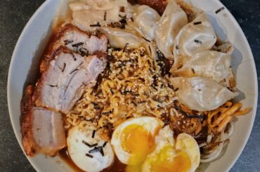 2x Spicy noddles, 2nd attempt at spicy chicken sesame gyozas, homemade pickled ginger, 2 soft boiled eggs, crispy skin pork belly & some spicy-soy carrot and bean sprouts✌️