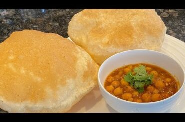 Flavorful spice chickpea Curry with fried Naan