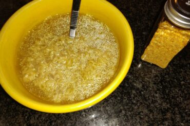 Just a sprinkle of my homemade white peruvian habanero flakes in some ramen added a whole ton of hot