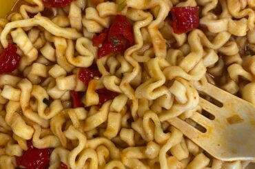 Spicy chicken noodles with Scotch Bonnet & 7Pot Primo