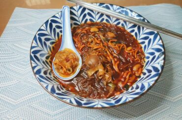 Suanlafen (hot and sour noodles) with cordyceps militaris