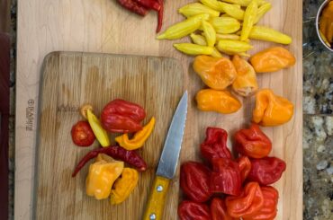 Need help indentifying these. They were sold as SUPER HOT mix...