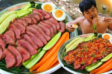 Cauliflower Steak Roasted recipe - Cooking Cauliflower steak eating with Hot Chili Sauce so Yummy