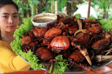 Cooking crab stir-fry and crab boiled with chili sauce recipe