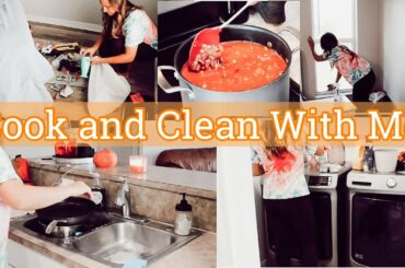 CLEAN WITH ME | COOKING AND CLEANING MOTIVATION | EASY FALL CHILI RECIPE