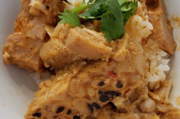 Rendang is a spicy Indonesian dish originating in West Sumatra. While usually made by cooking meat in coconut milk and a spice mix (bumbu), this is a vegan version that uses tempeh instead
