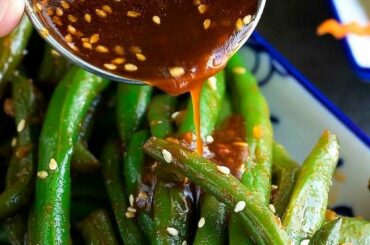 Spicy sriracha green beans
