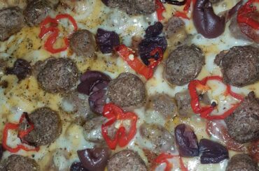Got inspired to make my own pizza with habanero and kalamata olives! Yum!