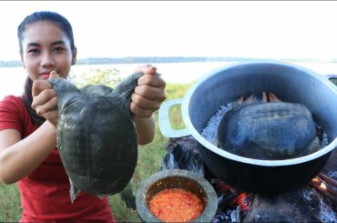 Amazing cooking turtle with chili sauce and green banana recipe - Amazing video