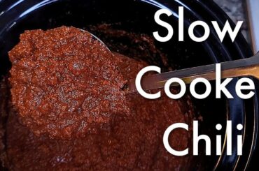 SLOW COOKER CHILI | Beef Chili And Cornbread Dinner | Crockpot Chili Recipe