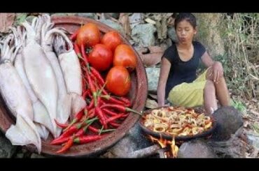 Cooking Squid curry with Spicy Chili and Eating delicious - Survival skills Anywhere Ep 94