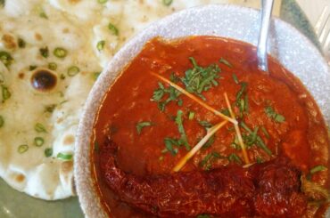 Indian hot vindaloo with green chilli naan. So good.