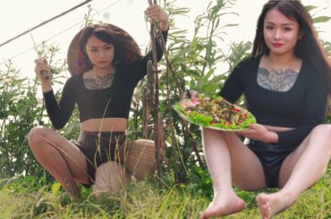 Joile Girl Daily Life || Beautiful Girl Processing Frog Fried Lemongrass And Chili