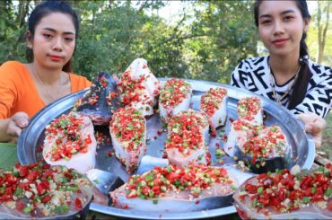 Tasty cooking big fish fried with chili recipe - Amazing video