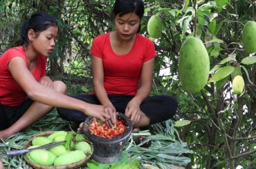 Wow! Mouth Watering Again With Sour Green Mango Vs Salt Chili For Food Ideas - My Natural Food ep 95